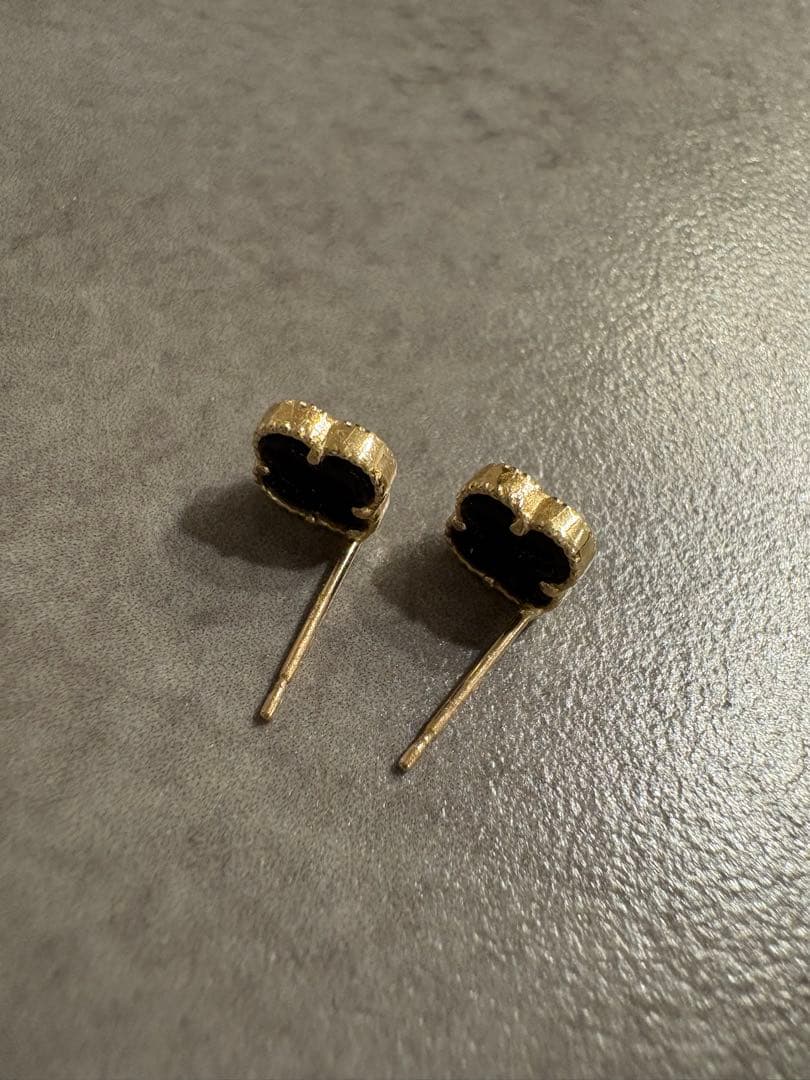 クローバー・オニキス・ピアス10K