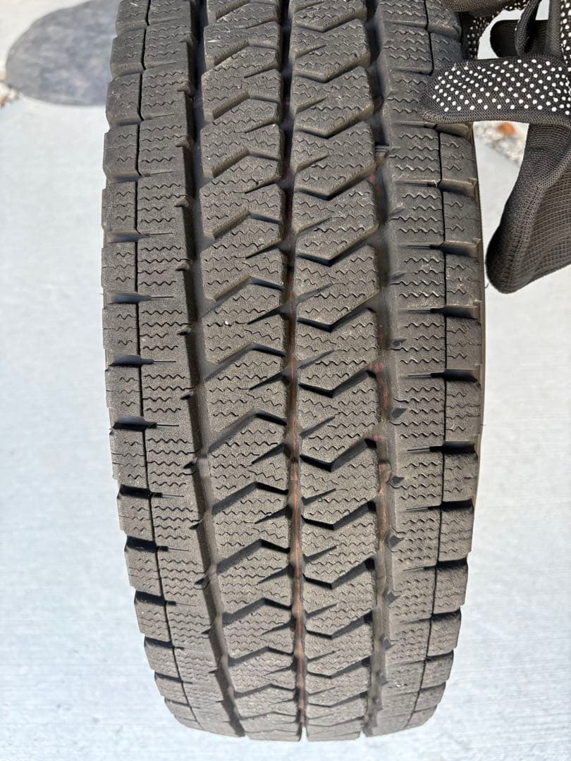2023年製　ブリザック VL10 195/80R15 スタッドレス　ハイエース