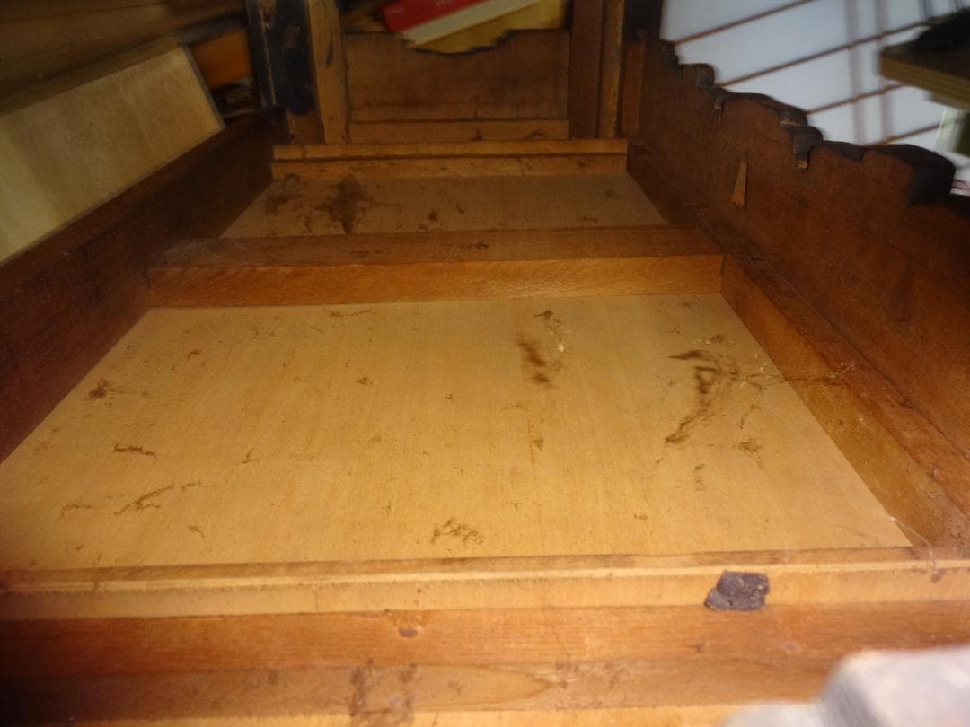 中国骨董 黒塗りキャビネット　＊豪華な木彫り