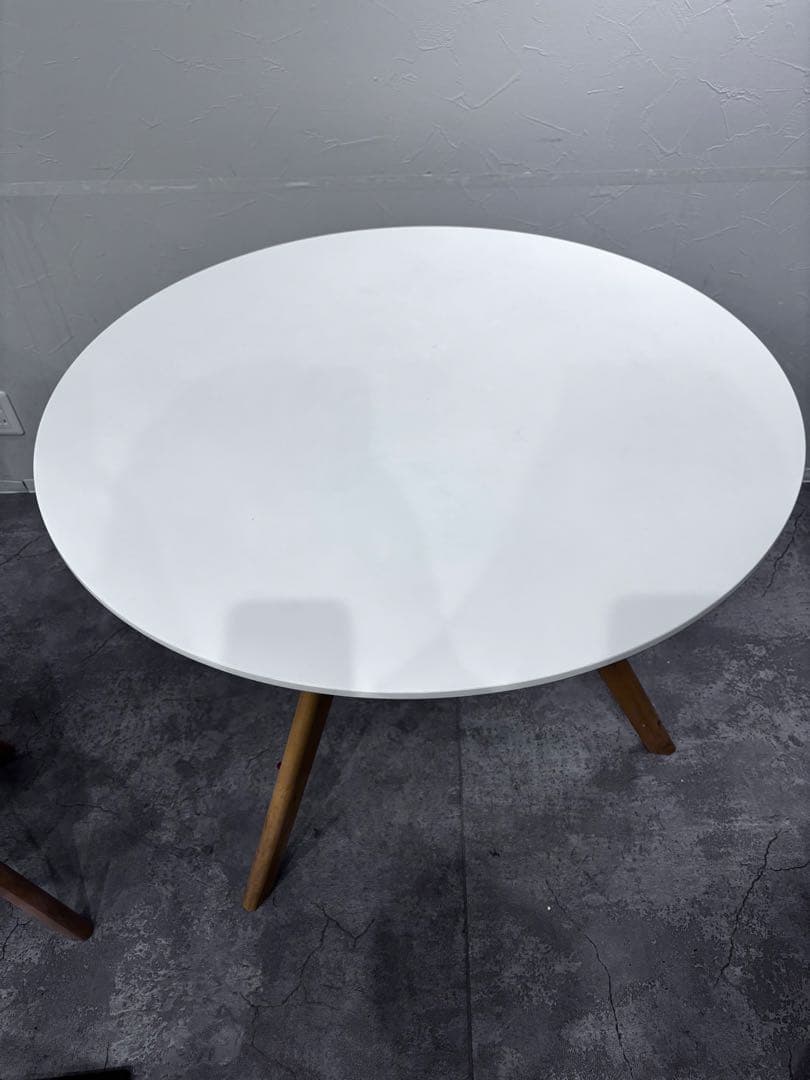HAYに、似た円形 白 ダイニングテーブル 北欧風 韓国カフェテーブル 韓国女子