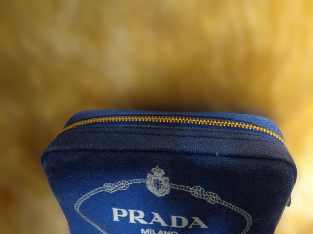 PRADA ネイビーキャンバスポーチ