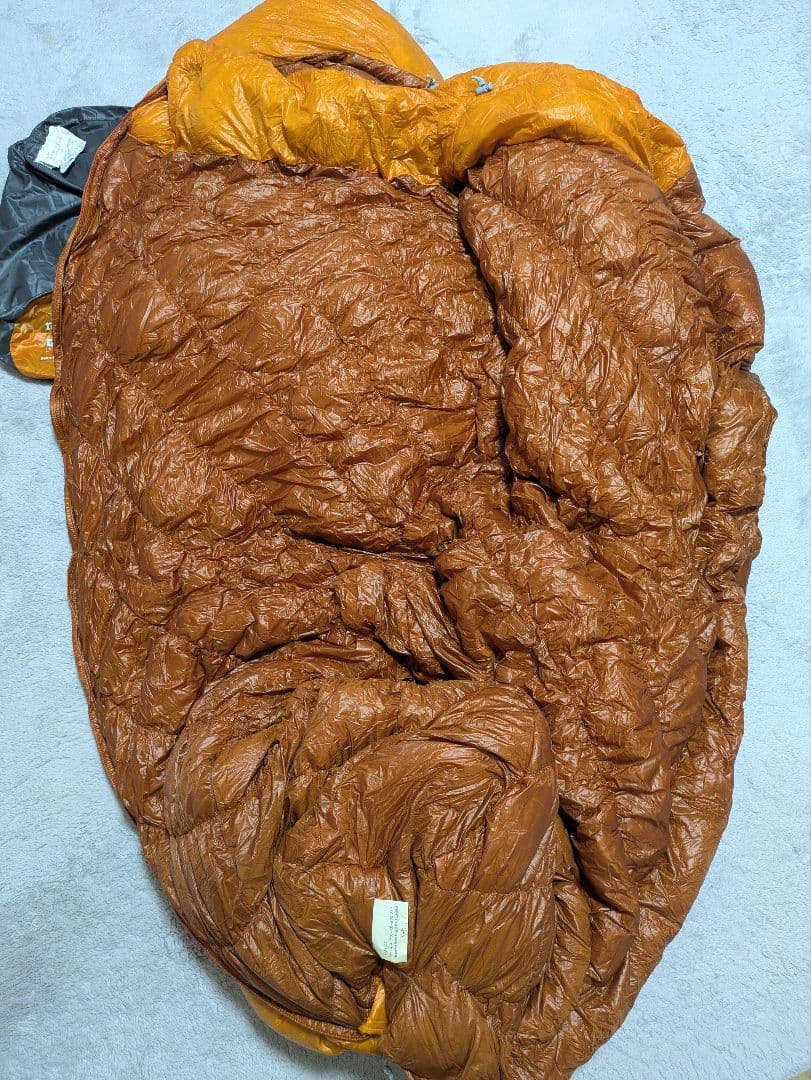 ほぼ未使用　シームレス ダウンハガー 800 EXP. オレンジ　モンベル