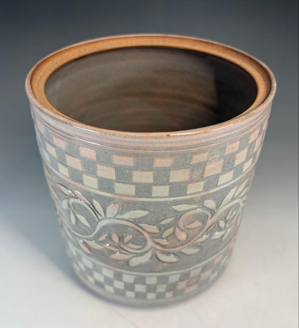 【中古品】佐久間芳山造　唐草模様彫水指（共箱）USED〈税込•送料込〉