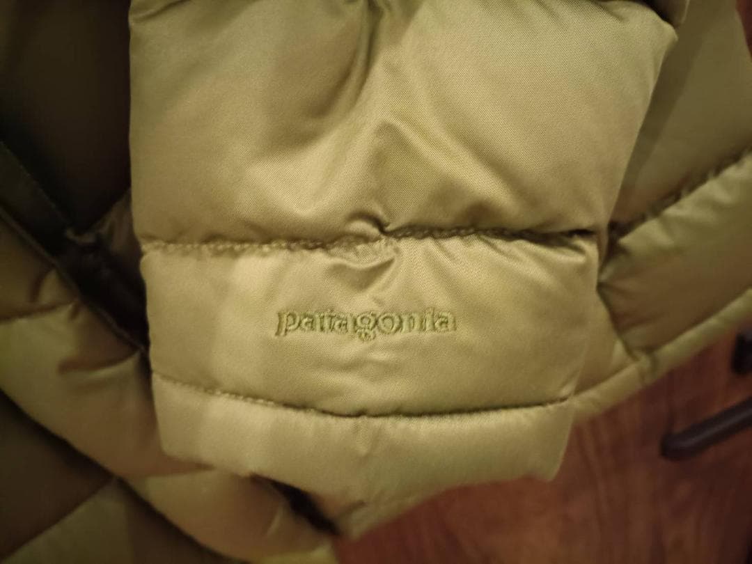 patagonia フード付きダウンジャケットレディースMsize