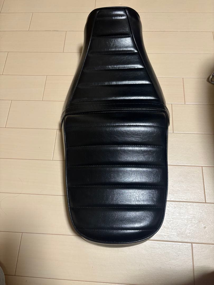 gb350シート　タックロール鋲打ち