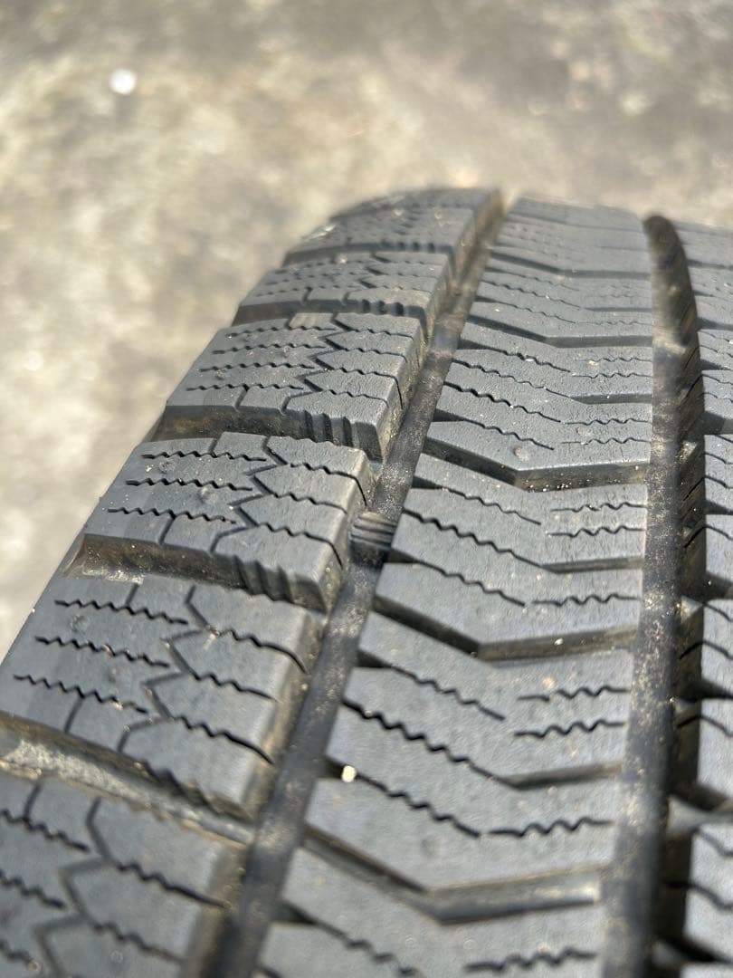 23年製　VRX2スタッドレスタイヤ 215/50R17レヴォーグ純正ホイール
