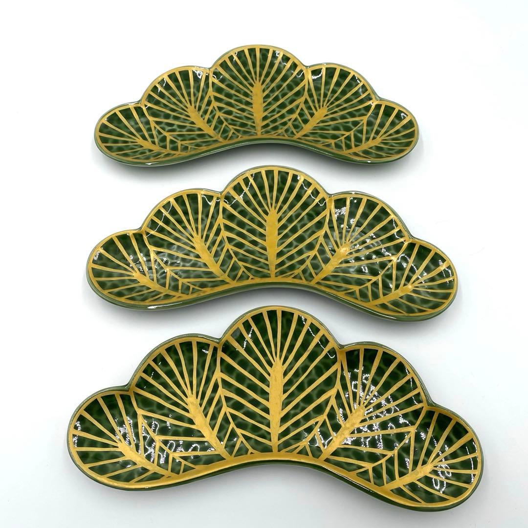 【新品】【大人気】有田焼幸楽窯 錦茶緑金松葉形前菜皿3枚セット　縁起物