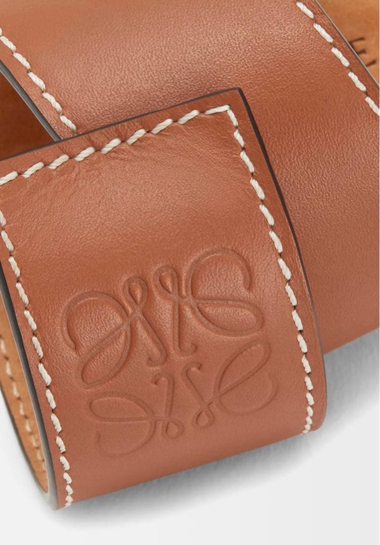 LOEWEブラウンレザーブレスレット