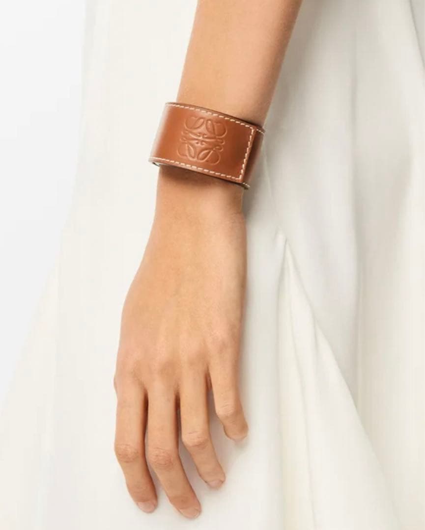 LOEWEブラウンレザーブレスレット