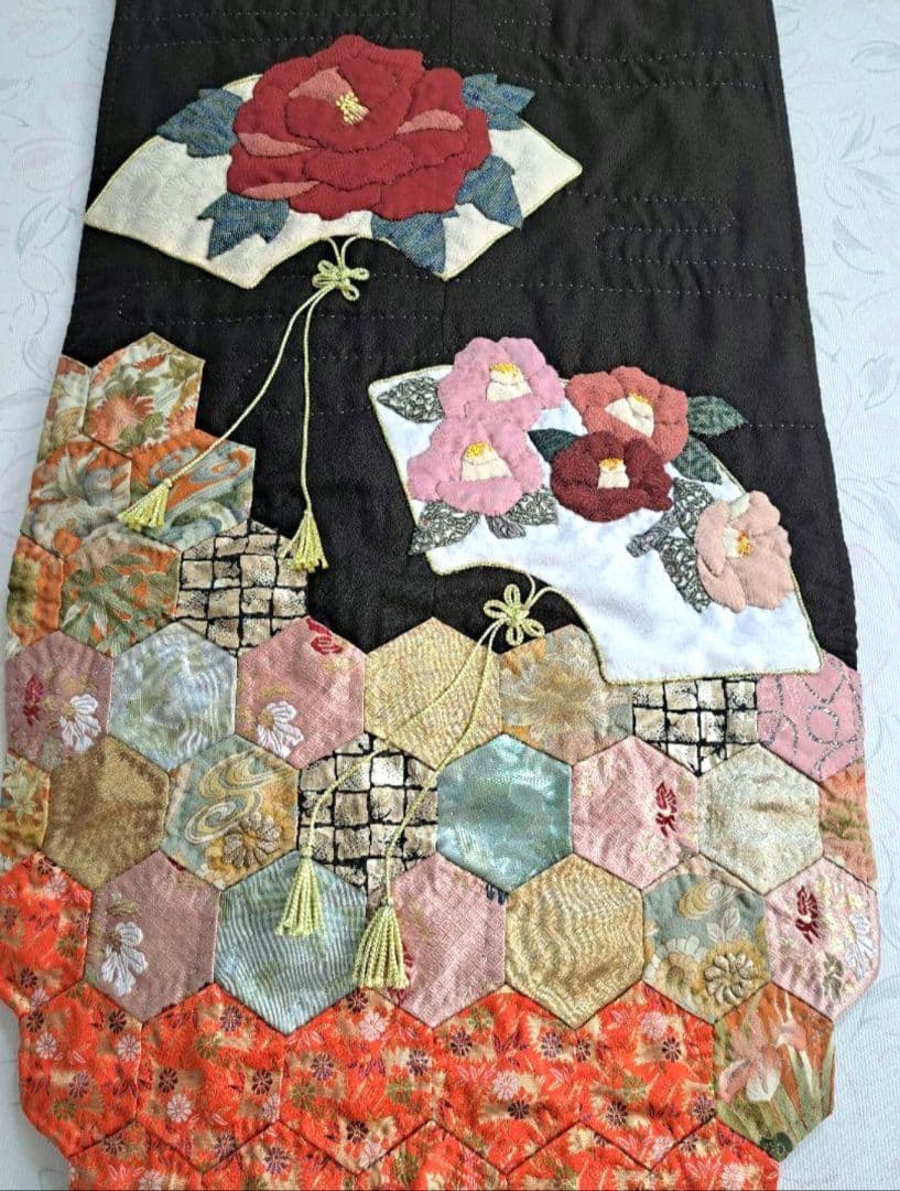 ハンドメイド　パッチワークタペストリー(着物・帯生地リメイク)