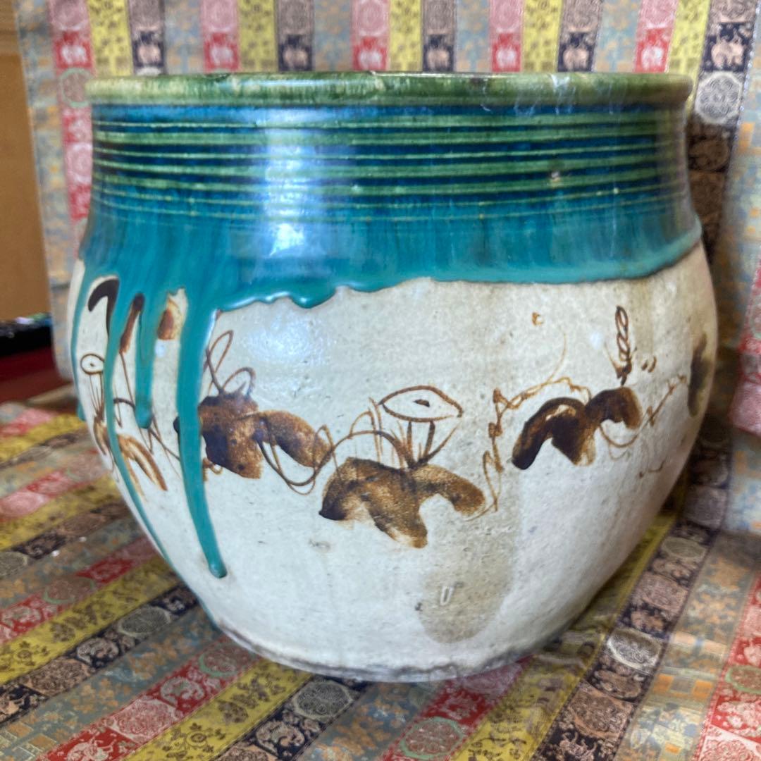 水屋のための織部の水指　高25×口27.5×幅31×高台21.5cm 茶道具