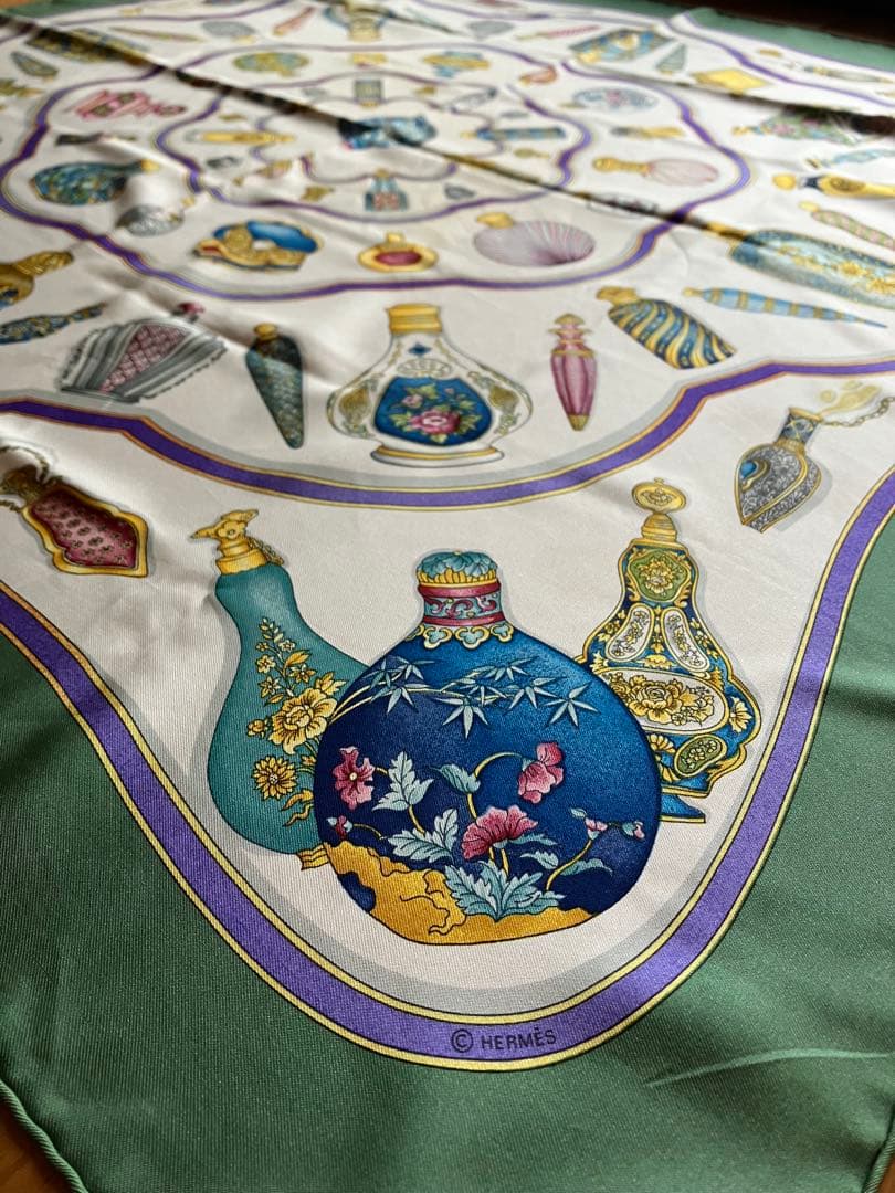 HERMES エルメス　カレ90 香水瓶柄　グリーン　美品