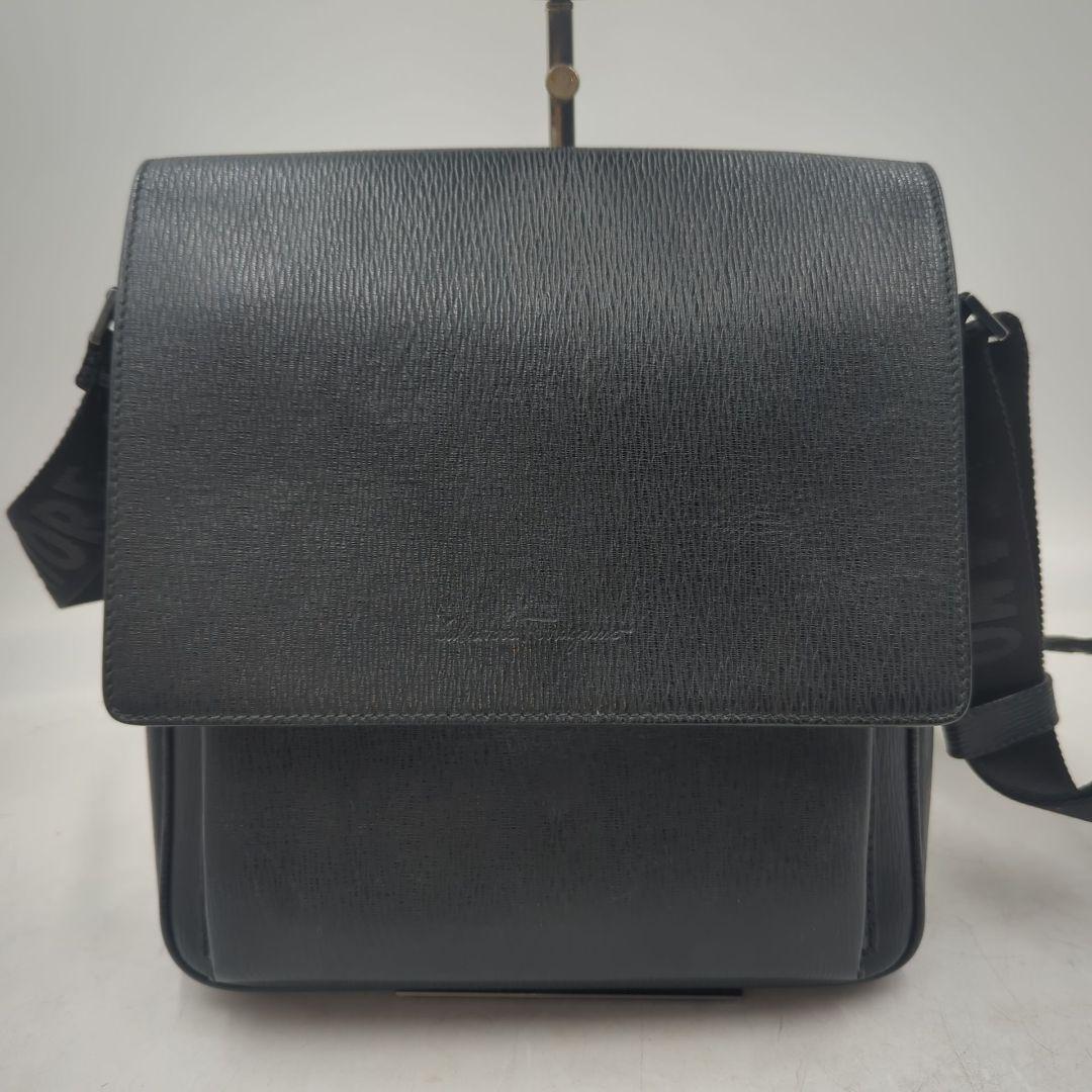極美品 フェラガモ Ferragamo ショルダーバッグ レザー 黒