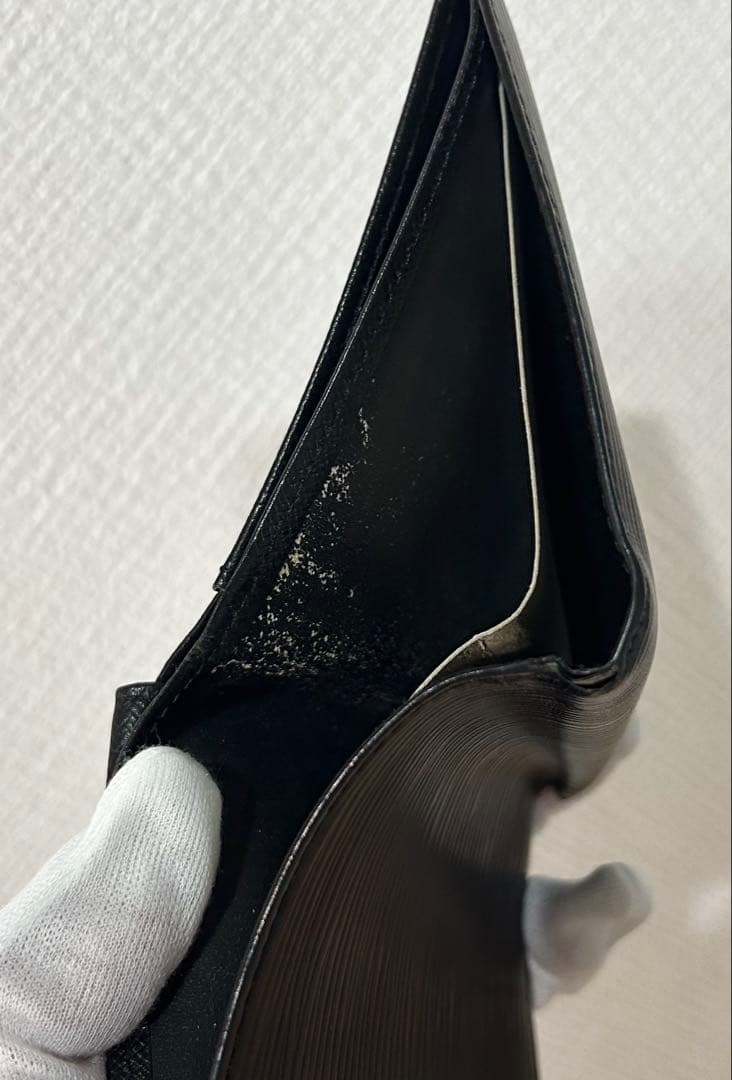 【LOUIS VUITTON】 美品☆エピ　ブラック　二つ折り財布