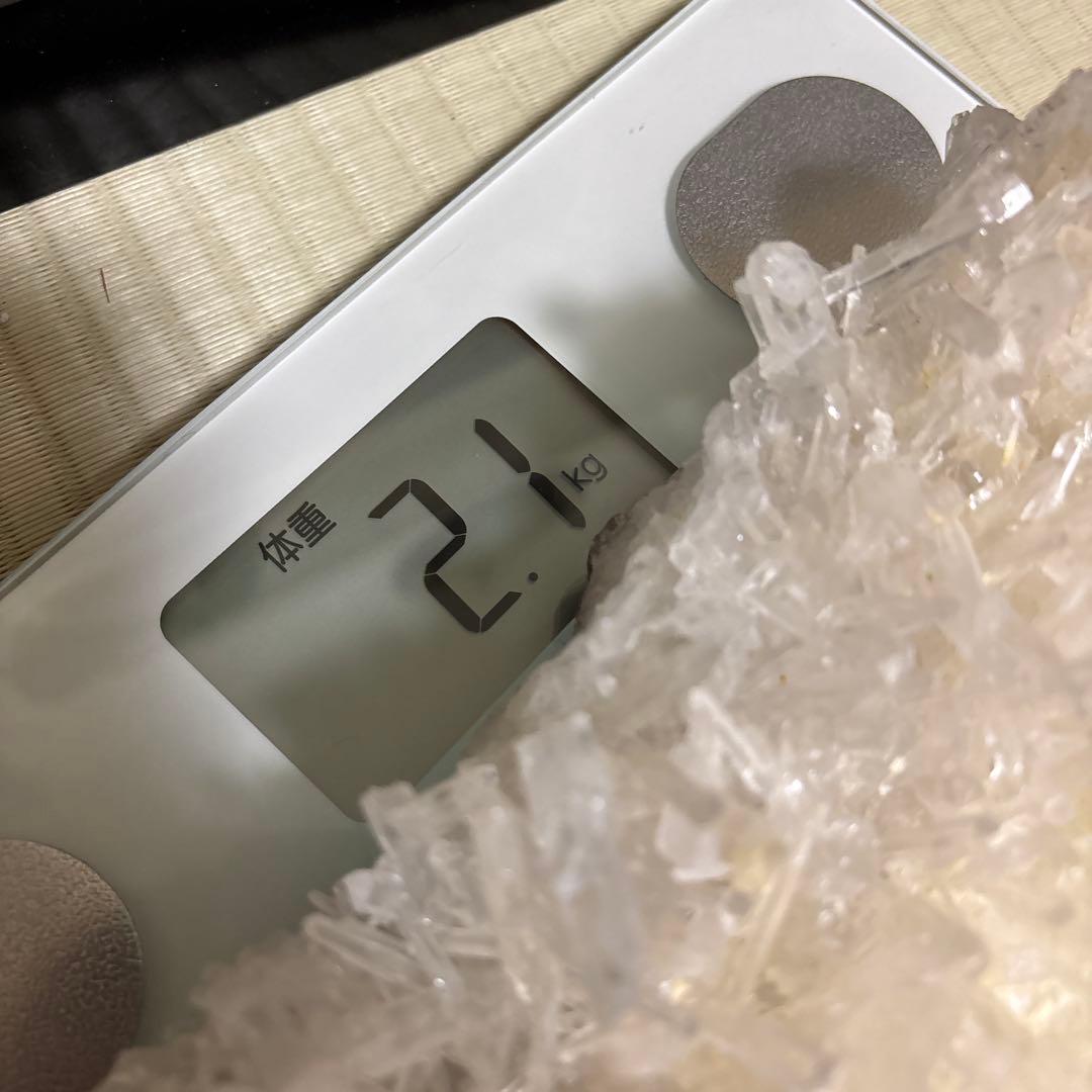 水晶の結晶塊 約２.１キロ