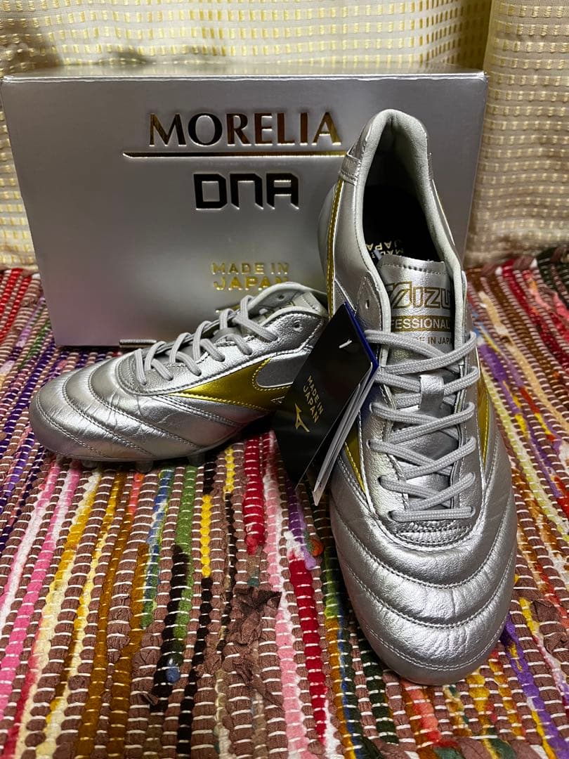 MORELIA DNA サッカーシューズ シルバー/ゴールド