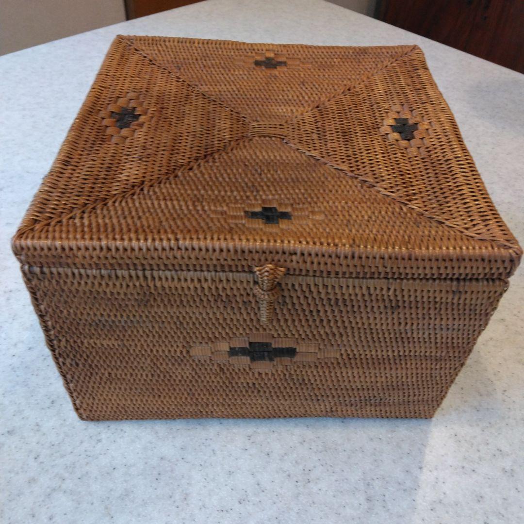 バリ島　アタ製蓋付きバスケット　アタ製蓋付き収納箱　アタ製雑貨