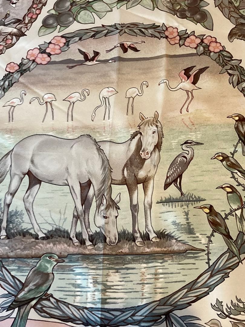 【フランス】Hermès エルメス　カレ90シルクスカーフ馬　鳥　鹿　花ピンク色