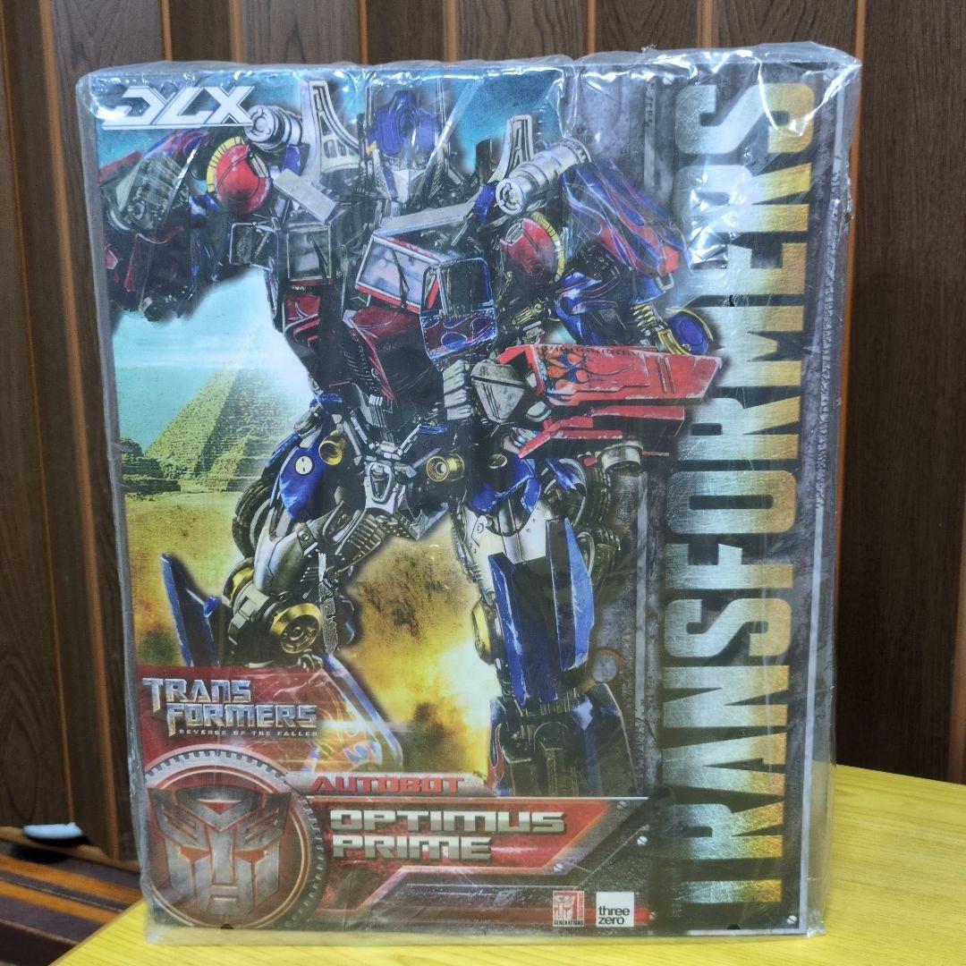 スリーゼロトランスフォーマー オプティマスプライムDLXコレクティブルフィギュア