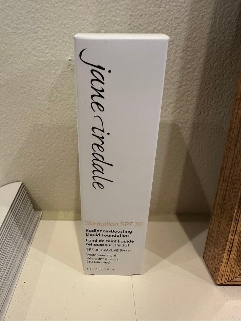 ジェーンアイルデール　スキントゥイションSPF30 24LIGHT