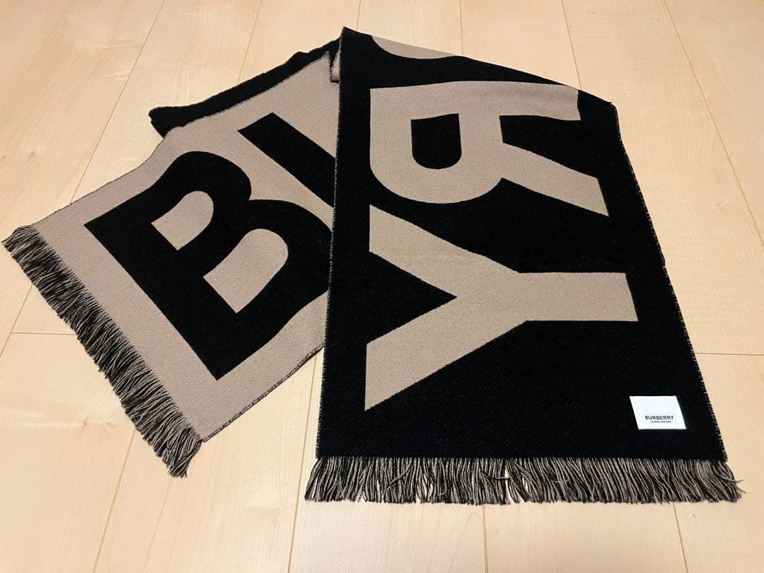 BURBERRY　バーバリー　マフラー　ウール100% 未使用に近い
