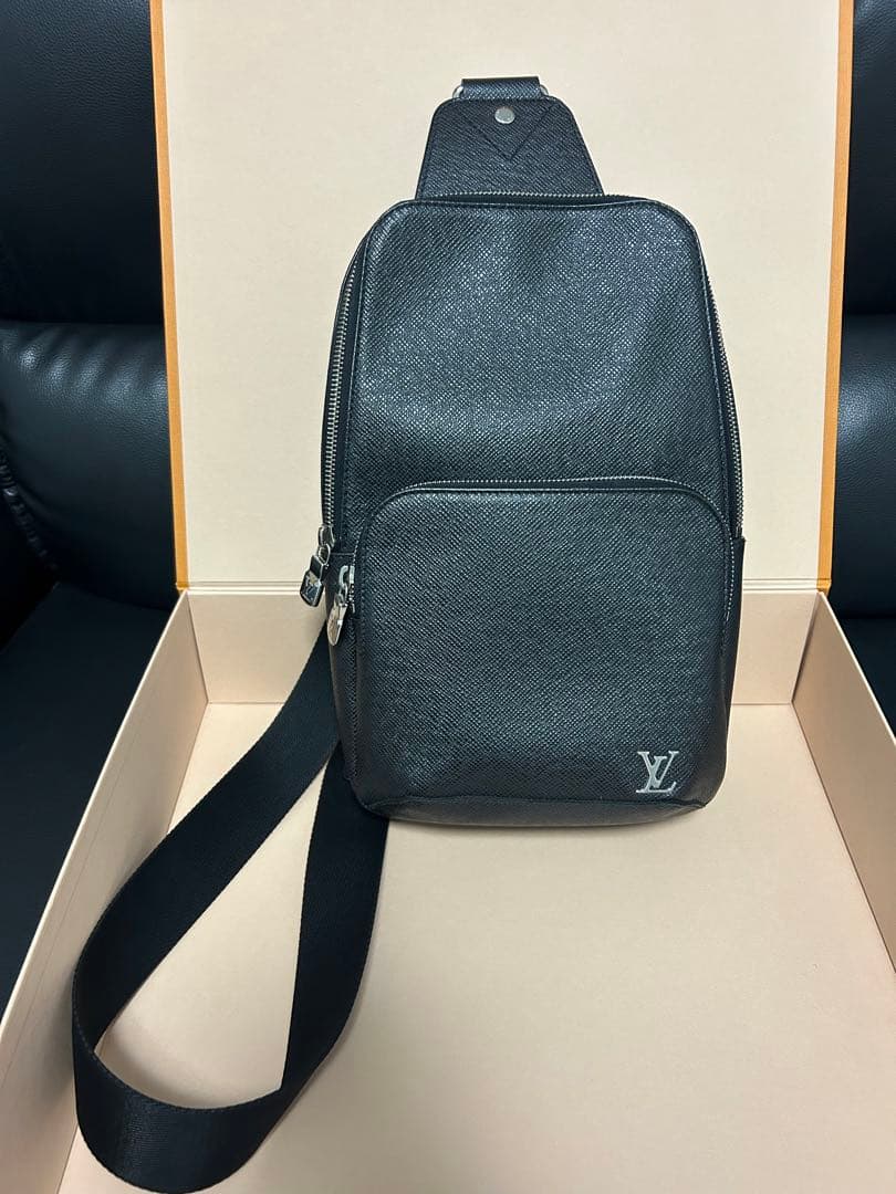 ルイヴィトン タイガ アヴェニュー スリングバッグ レザーバッグ