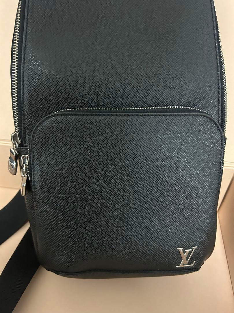 ルイヴィトン タイガ アヴェニュー スリングバッグ レザーバッグ