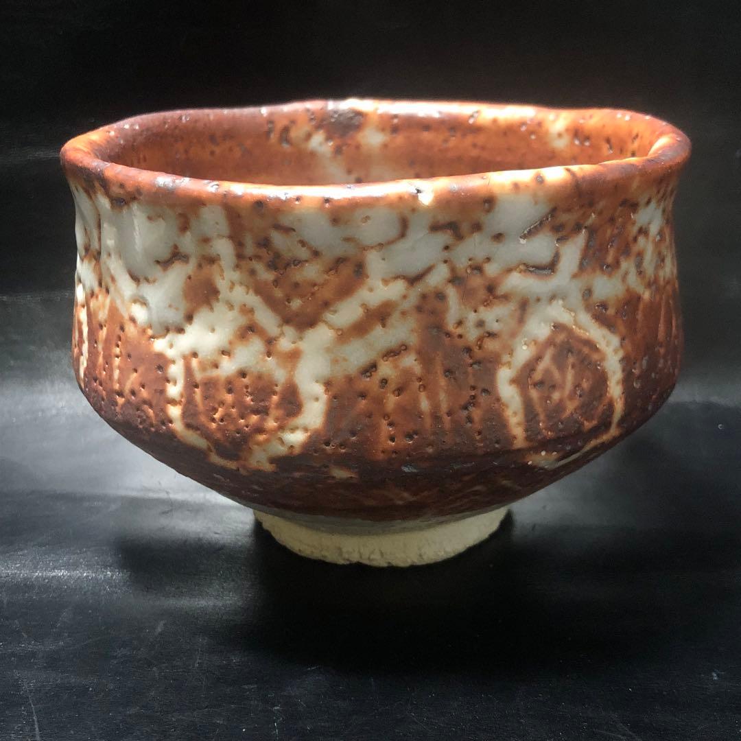 究極の美◼️蔵から、また凄そうな赤茶白い釉薬の美しい抹茶茶碗が出てきました。