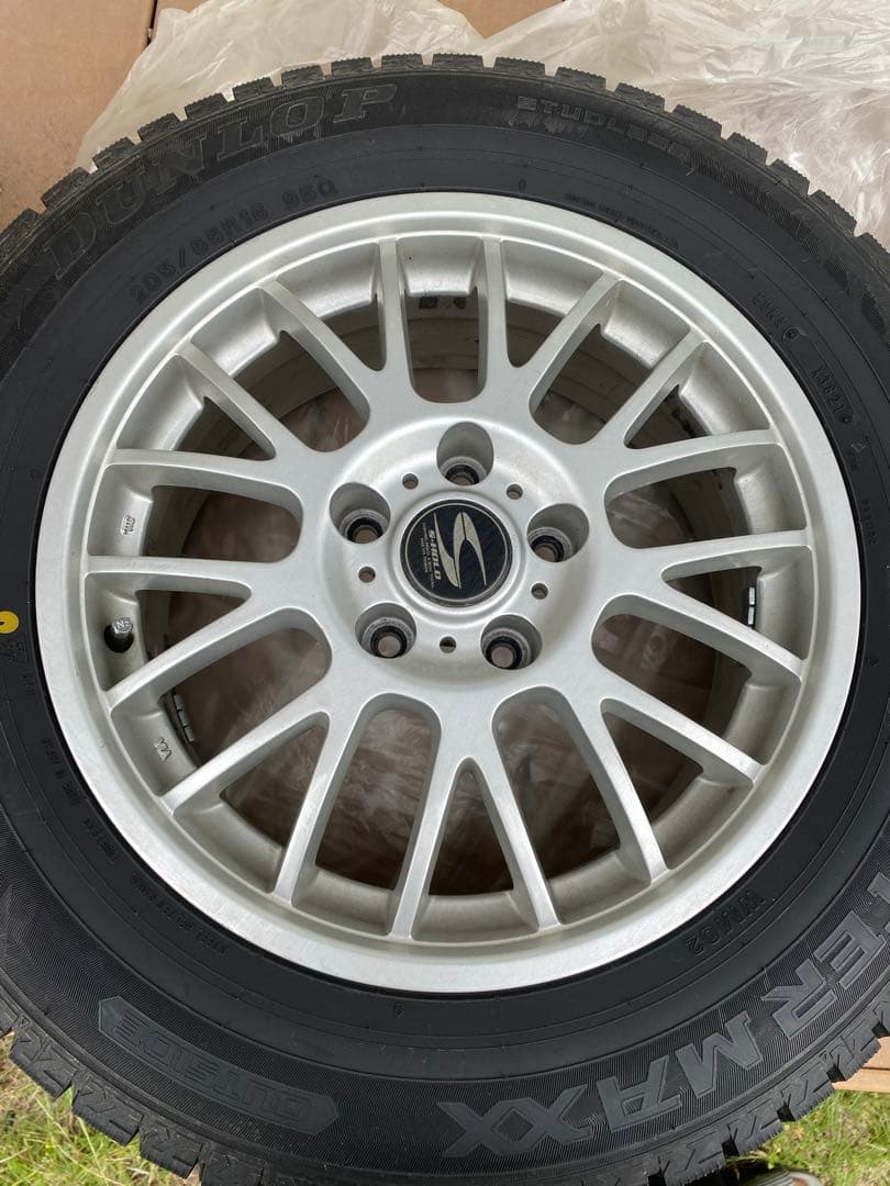 スタッドレスタイヤ　ダンロップ205/65R16 ホイール付４本セット