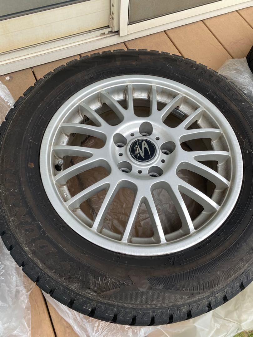 スタッドレスタイヤ　ダンロップ205/65R16 ホイール付４本セット