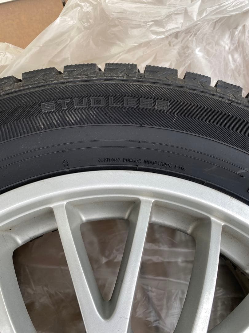 スタッドレスタイヤ　ダンロップ205/65R16 ホイール付４本セット