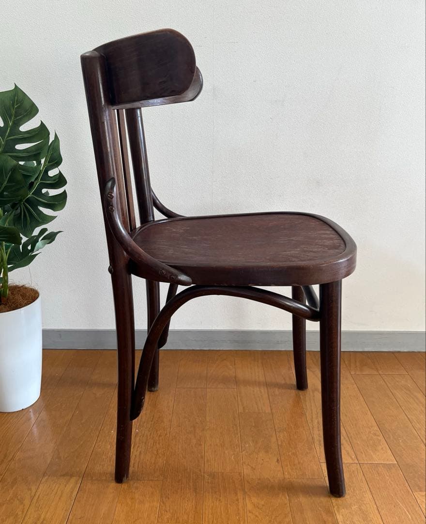 ルーマニア　ヴィンテージ　ベントウッドチェア　曲木椅子　アンティーク　モダン