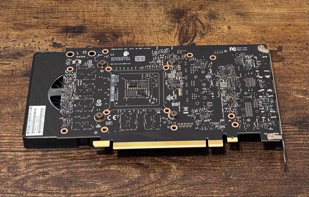 NVIDIA Quadro P2200 グラフィックカード