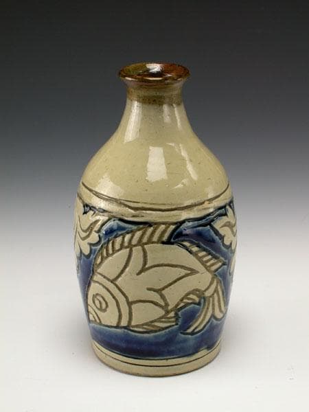 琉球壷屋焼 登り窯　金城敏男 作 呉須魚文徳利