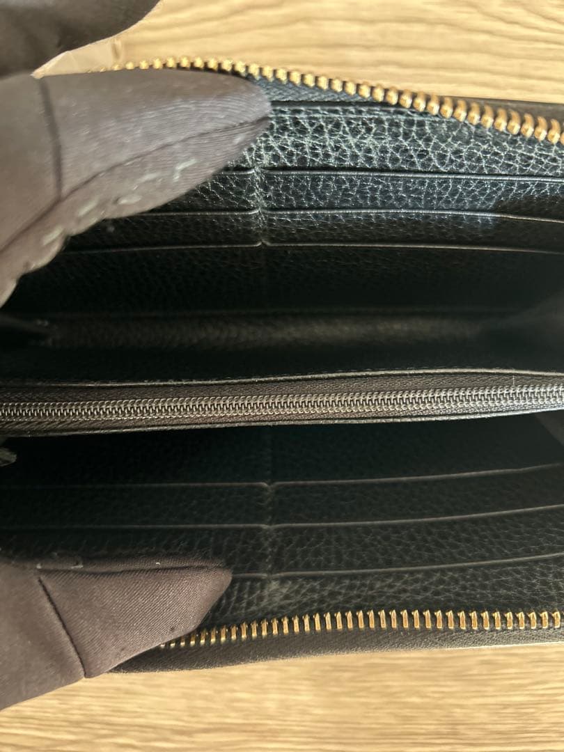カラマ　【極美品】グッチ インターロッキング 長財布 ラウンドジップ 黒