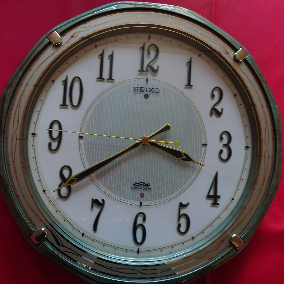 SEIKO 電波掛時計 暗闇でも！字光式(光続ける)ホワイト文字盤！連続秒針