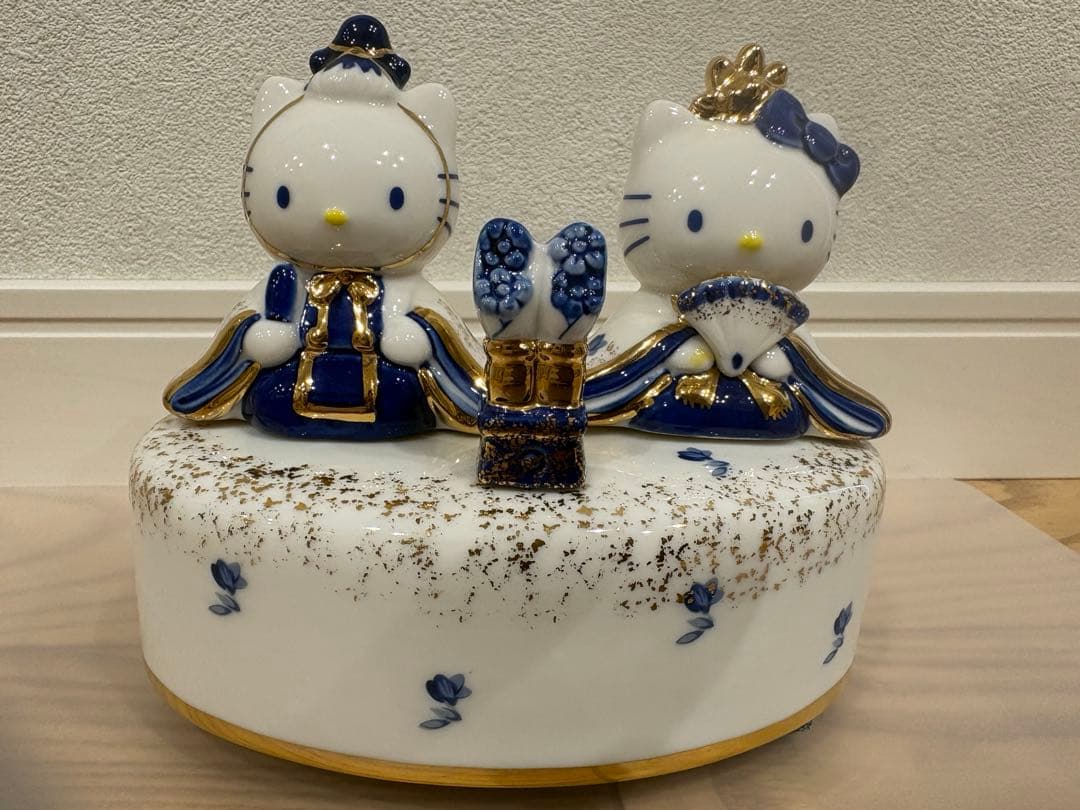 ハローキティ ダニエル　オルゴール　陶器 雛人形