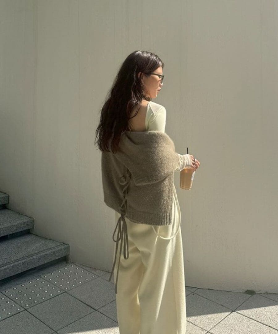今期新作　BACK OPEN LACE UP KNIT TOP