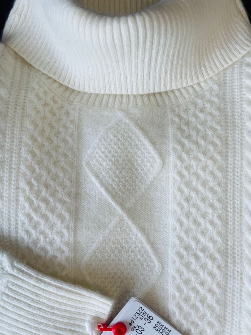 新品タグ付き　タートルセーター ニット　エンリコドマーニ　パフスリーブ　お値引き