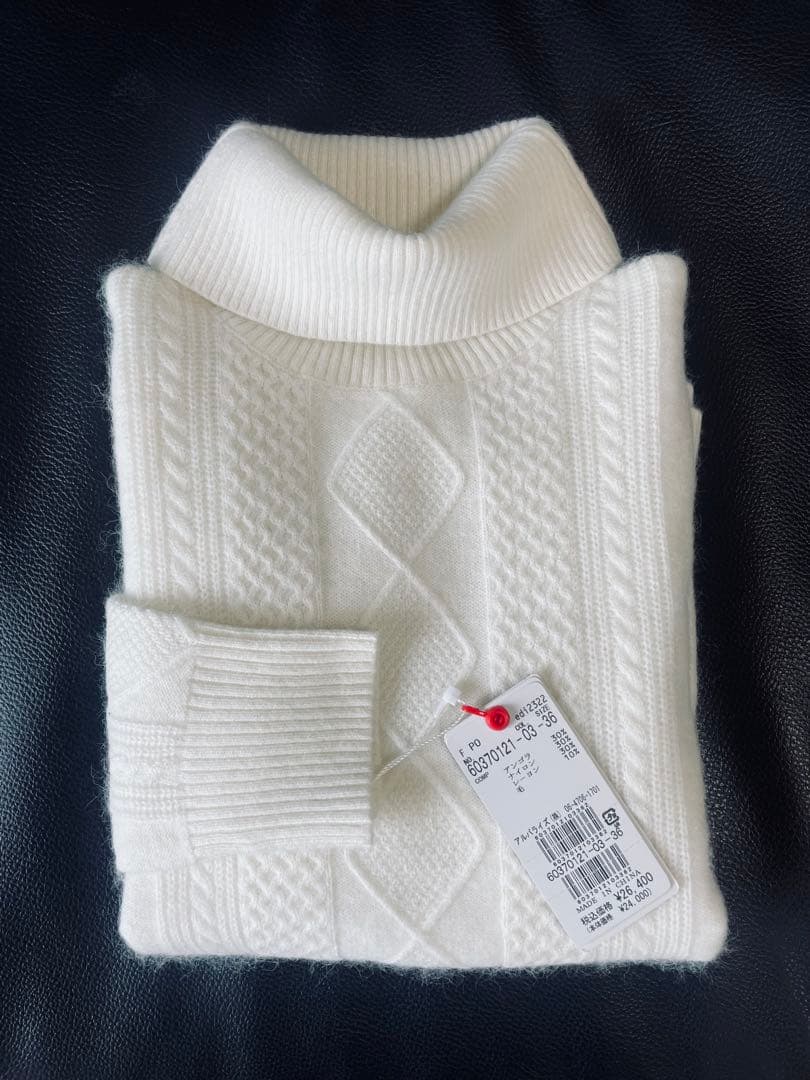 新品タグ付き　タートルセーター ニット　エンリコドマーニ　パフスリーブ　お値引き