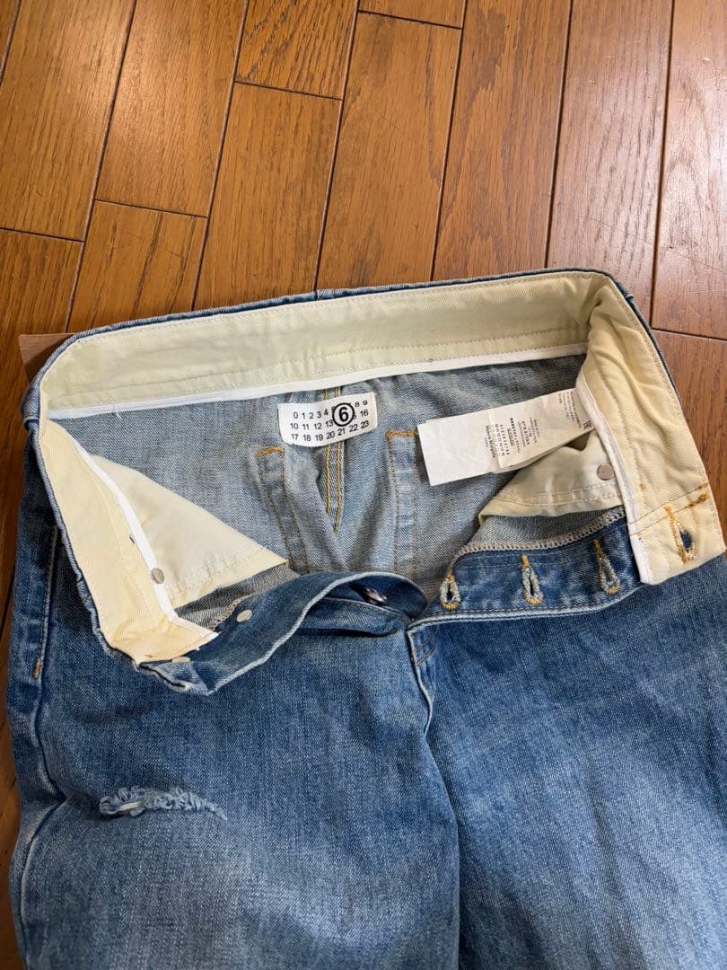 メゾンマルジェラ　ハイウエストライトブルー加工デニムパンツ　MM6