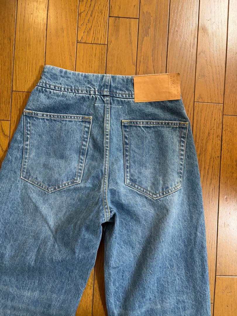 メゾンマルジェラ　ハイウエストライトブルー加工デニムパンツ　MM6