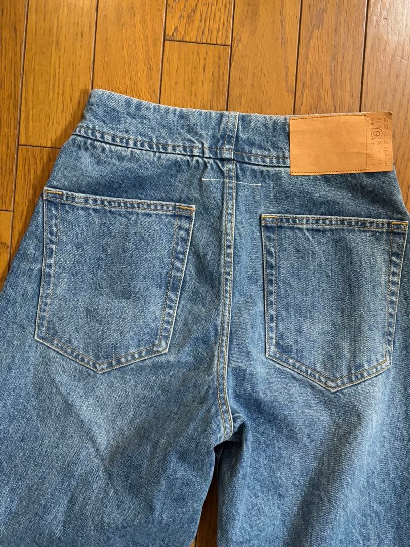 メゾンマルジェラ　ハイウエストライトブルー加工デニムパンツ　MM6