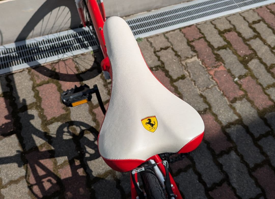 【富裕層向けジョーク】フェラーリ Ferrari 折りたたみ自転車 488GTB