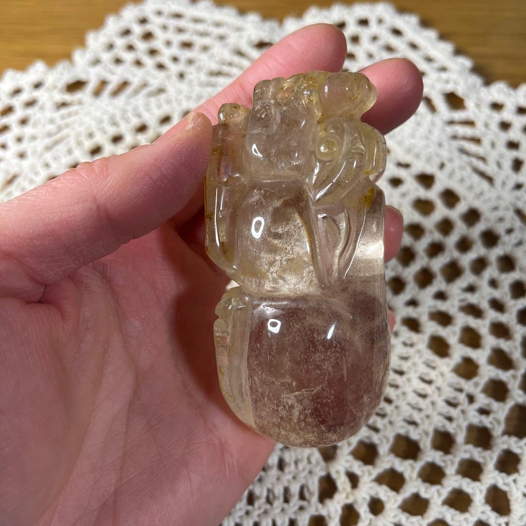 【天然石】 ライモナイト　貔貅　ひきゅう　彫り物 高級木製台座 置物