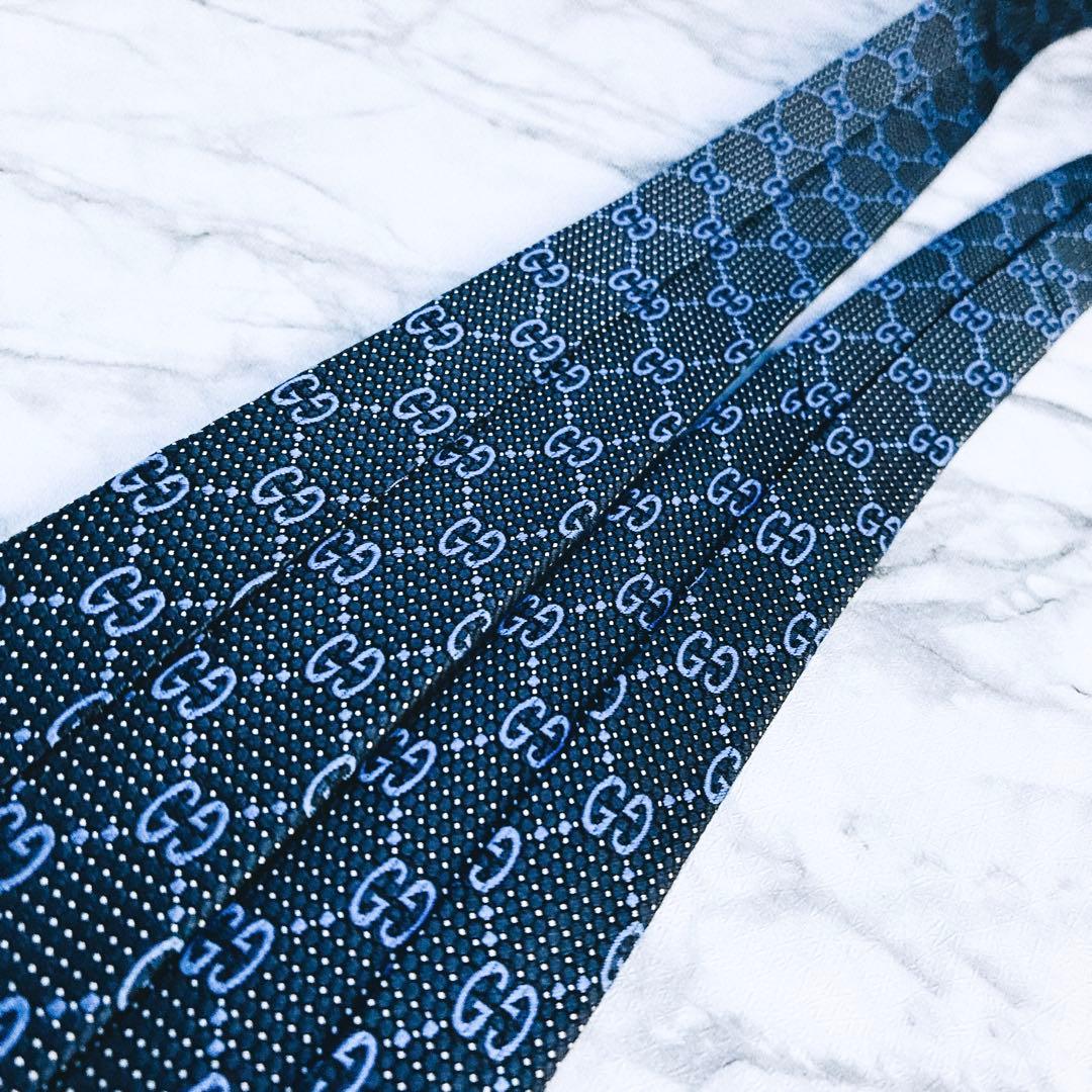 ✨美品✨汚れなし✨GUCCI ハッキリしたGG柄 濃いめのブルー　ネクタイ
