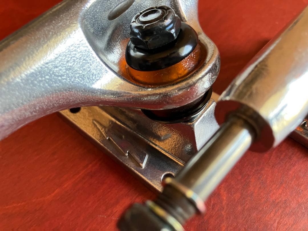 送料込 新品未使用THUNDER TRUCKS 148 HI 正規品本物です