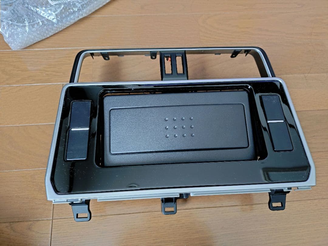 ドゥルドゥル　150プラド車内純正部品とセカンドステージ製インテリアパネル