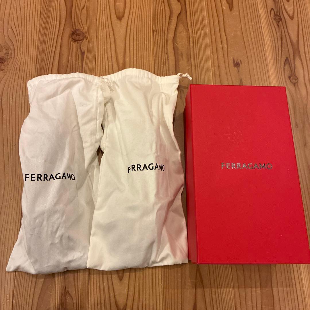 【美品】Ferragamo ヴァラリボン　フラワーヒール　ベロア パンプス