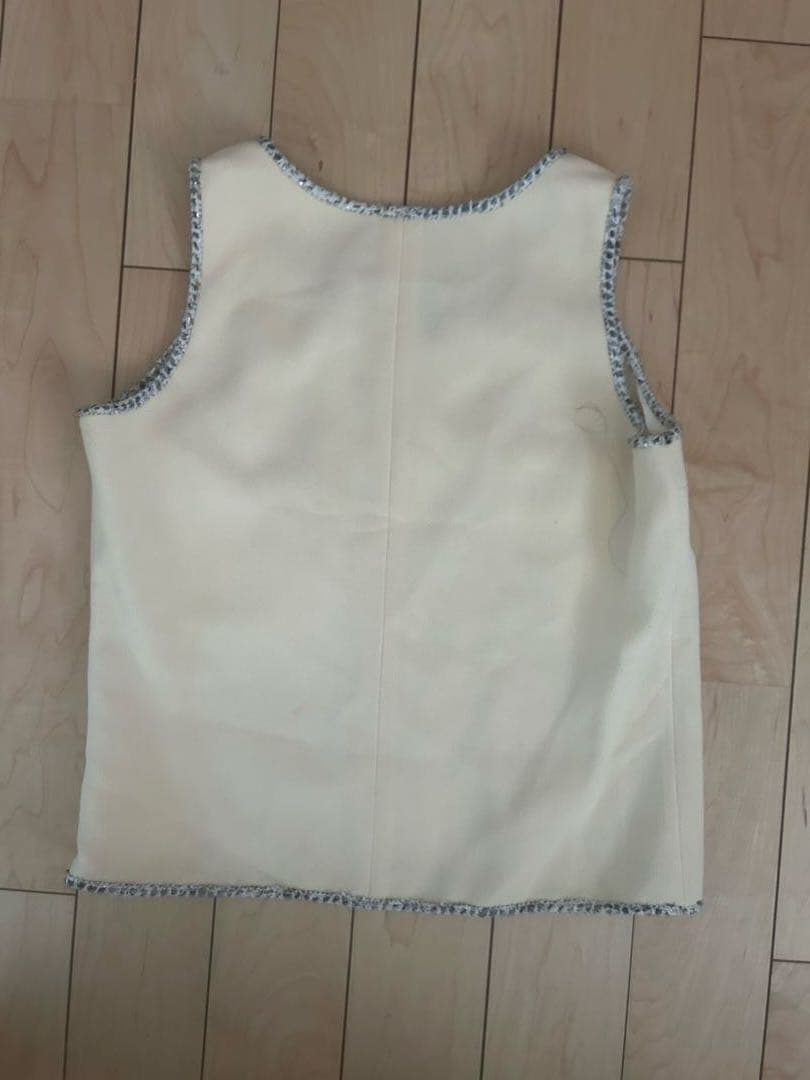 中古　美品　CHANEL　タンクトップ　クリーム　刺繍入り　プレッピー